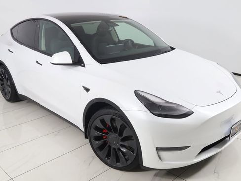 Used 2022 Tesla Model Y Performance image 19