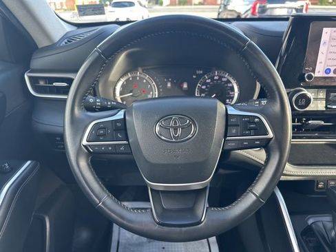 Used 2024 Toyota Highlander LE image 23