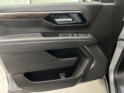 Used 2025 Chevrolet Suburban Z71 AWD/4WD image 14