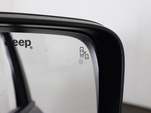 Used 2023 Jeep Renegade Latitude AWD/4WD image 34