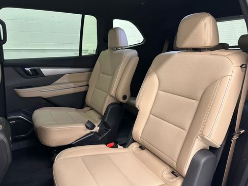 Used 2025 Buick Enclave Preferred AWD/4WD image 16