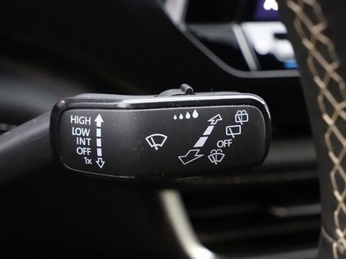 Used 2025 Volkswagen Atlas Cross Sport SE image 36