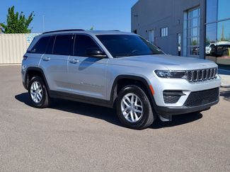 Used 2024 Jeep Grand Cherokee Laredo X AWD/4WD video 3