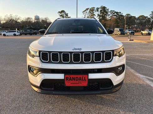 Certified 2025 Jeep Compass Latitude image 2