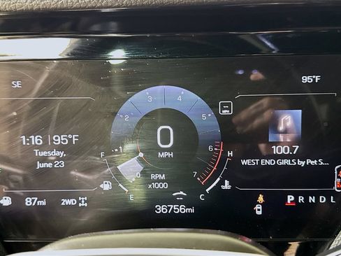Used 2025 GMC Yukon XL Denali AWD/4WD image 10
