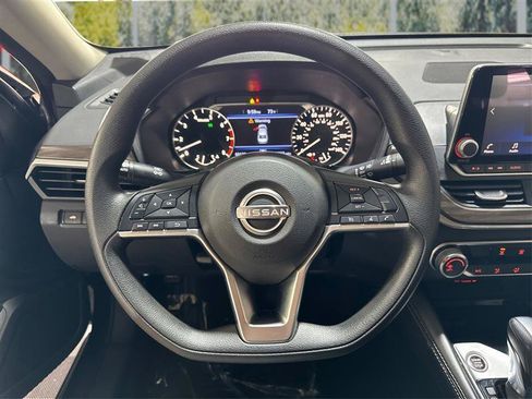 Used 2023 Nissan Altima 2.5 SV FWD image 18