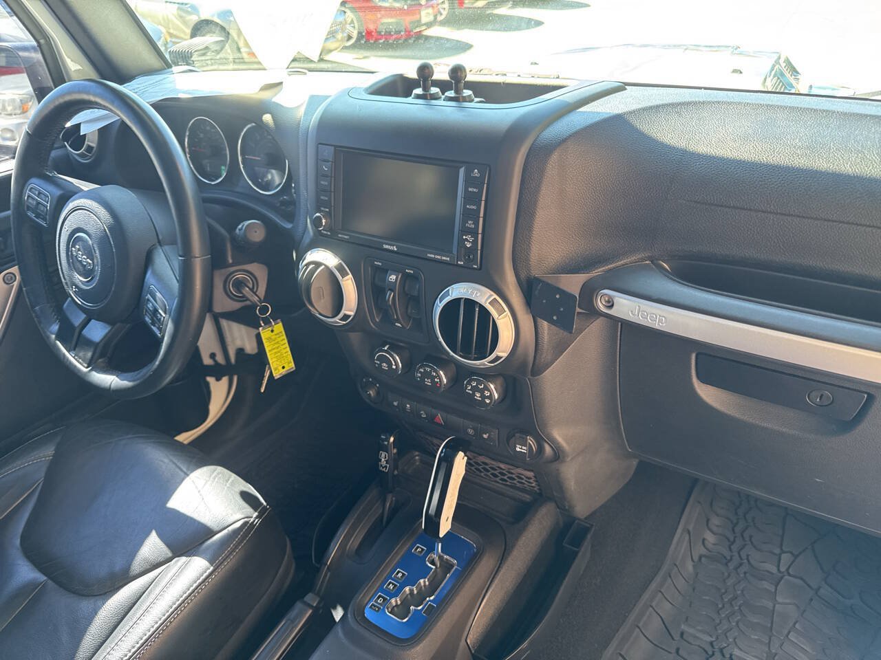 Used 2015 Jeep Wrangler Unlimited Rubicon w/ Connectivity Group AWD/4WD image 17