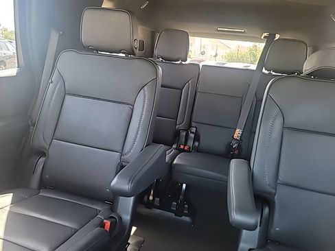 Used 2025 GMC Yukon Denali RWD image 33