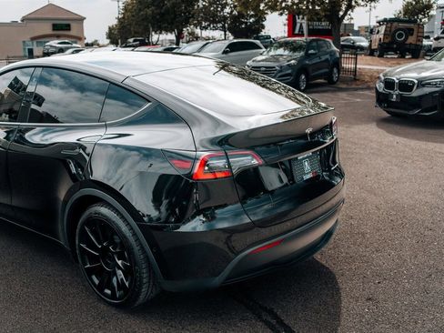Used 2021 Tesla Model Y Long Range AWD/4WD image 11