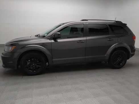 Used 2020 Dodge Journey SE w/ SE Popular Equipment Group FWD image 2