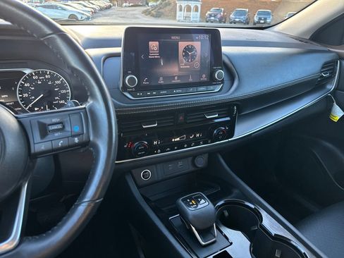Used 2023 Nissan Rogue SV w/ SV Premium Package image 18
