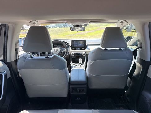 Used 2022 Toyota RAV4 XLE Premium image 15