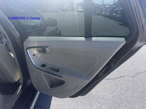 Used 2017 Volvo V60 T5 Cross Country image 7