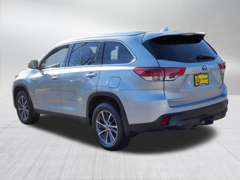 Certified 2019 Toyota Highlander XLE AWD/4WD image 6