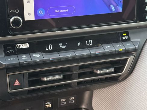 Used 2025 Toyota Camry SE FWD image 22