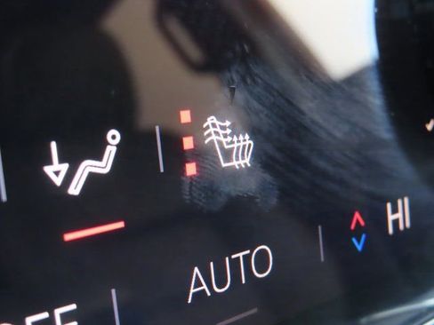 Used 2025 GMC Acadia AT4 w/ Super Cruise Package image 6