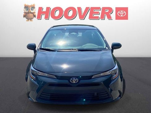 Used 2025 Toyota Corolla LE FWD image 8