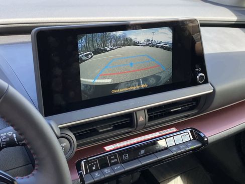 Used 2026 Toyota Prius Plug-In Hybrid FWD image 38