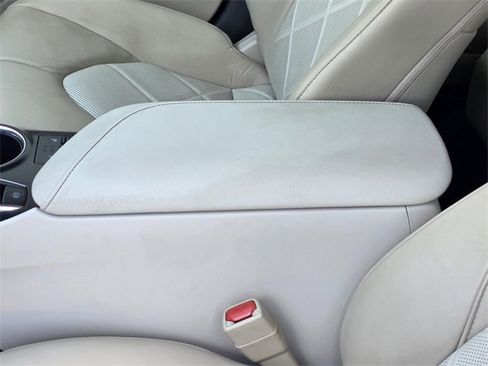 Used 2019 Toyota Camry XLE image 8