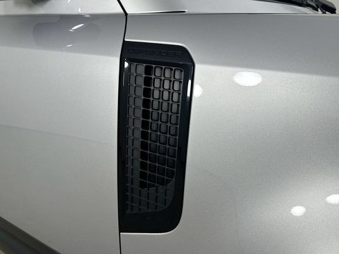 Used 2020 Land Rover Defender 110 SE AWD/4WD image 9