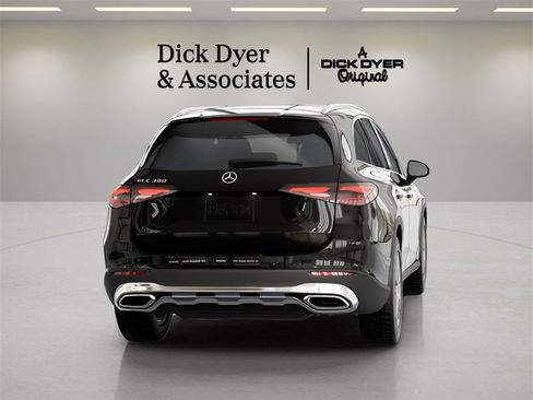 Used 2025 Mercedes-Benz GLC 300 image 13