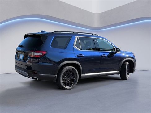 New 2025 Honda Pilot Touring image 4