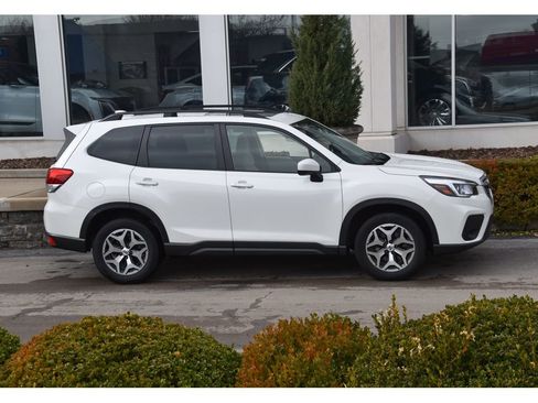 Used 2020 Subaru Forester Premium image 3