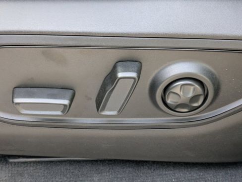 New 2025 Jeep Grand Cherokee L Laredo image 18