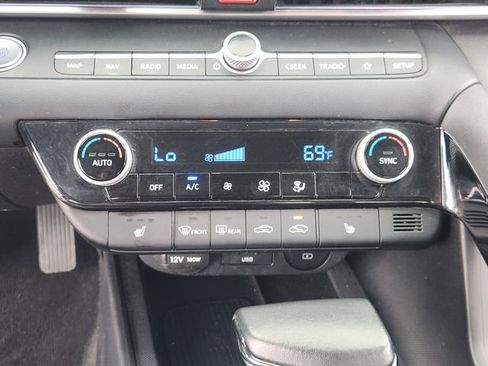 Used 2024 Hyundai Elantra Limited FWD image 15