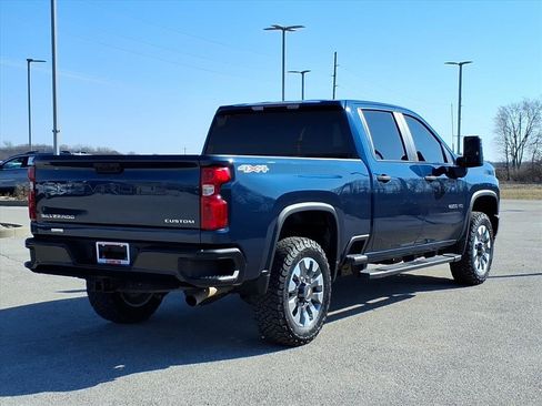 Used 2022 Chevrolet Silverado 2500 Custom w/ Custom Value Package image 3
