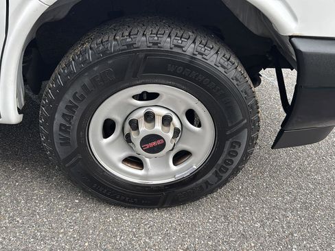 Used 2023 GMC Savana 2500 w/ Driver Convenience Package image 25