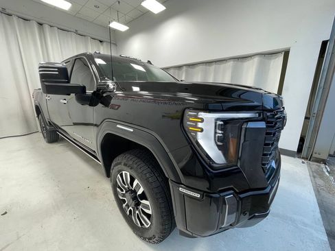 Used 2024 GMC Sierra 2500 Denali Ultimate AWD/4WD image 3
