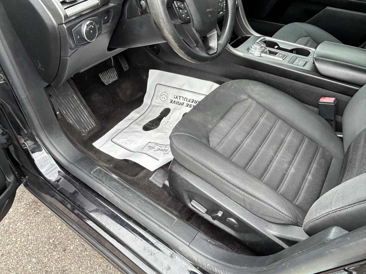 Used 2020 Ford Fusion SE FWD image 10