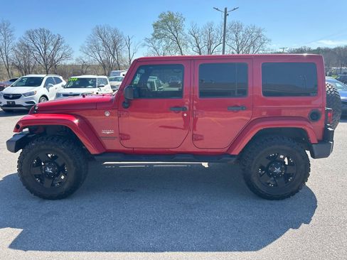 Used 2014 Jeep Wrangler Unlimited Sahara w/ Connectivity Group AWD/4WD image 10