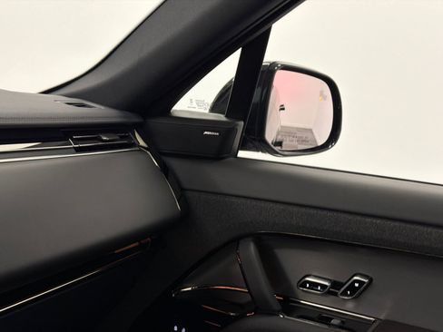 Used 2025 Land Rover Range Rover Sport SE image 33