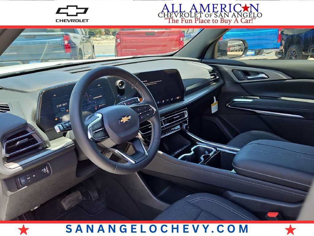 Used 2025 Chevrolet Traverse LT FWD image 1