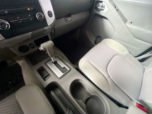 Used 2017 Nissan Frontier SV image 25
