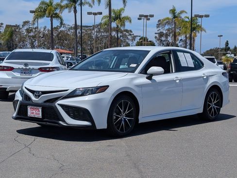 Used 2023 Toyota Camry SE FWD image 11