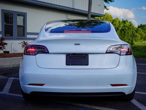Used 2021 Tesla Model 3 Standard Range Plus RWD image 4