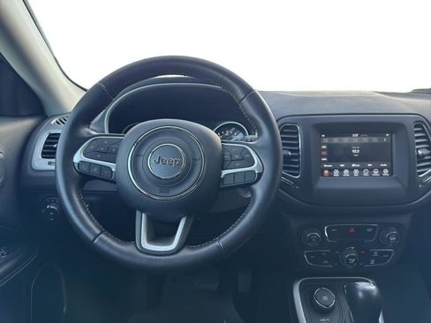 Used 2019 Jeep Compass Latitude image 9