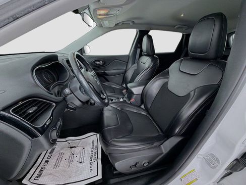 Used 2019 Jeep Cherokee Latitude Plus image 21