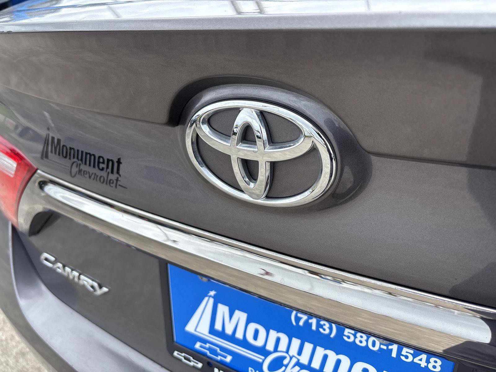 Used 2015 Toyota Camry SE FWD image 13