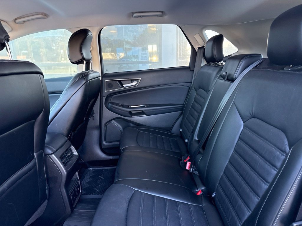 Used 2016 Ford Edge SEL w/ Equipment Group 201A FWD image 3