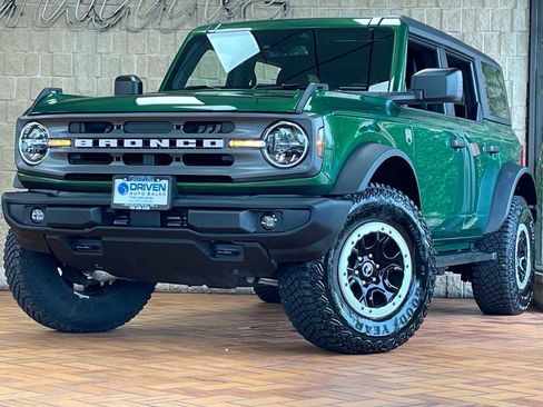 Used 2023 Ford Bronco Big Bend w/ Sasquatch Package AWD/4WD image 2