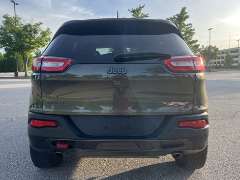 Used 2016 Jeep Cherokee Trailhawk w/ Cold Weather Group AWD/4WD image 4