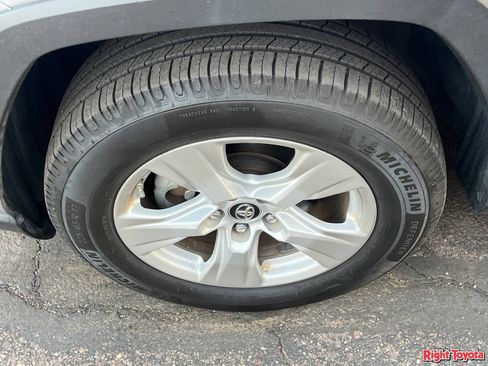 Used 2019 Toyota RAV4 XLE w/ Convenience Package FWD image 8