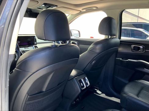 Used 2023 Kia Sorento EX w/ Panoramic Sunroof Package FWD image 12