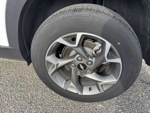Used 2025 Chevrolet Trax LT FWD image 29