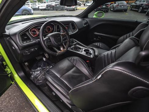 Used 2015 Dodge Challenger SRT Hellcat RWD image 15