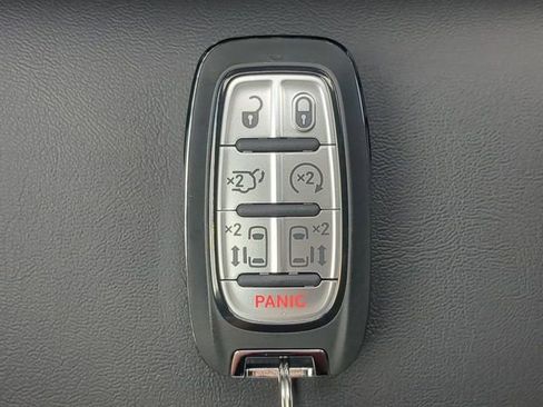 New 2026 Chrysler Pacifica Select image 37